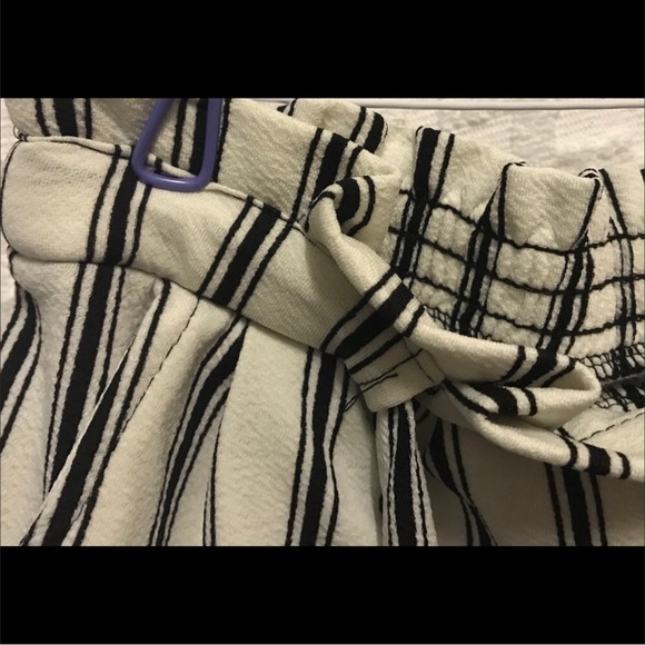 Hot Kiss Comfy Ruffled White Striped Shorts - Picture 4 of 8